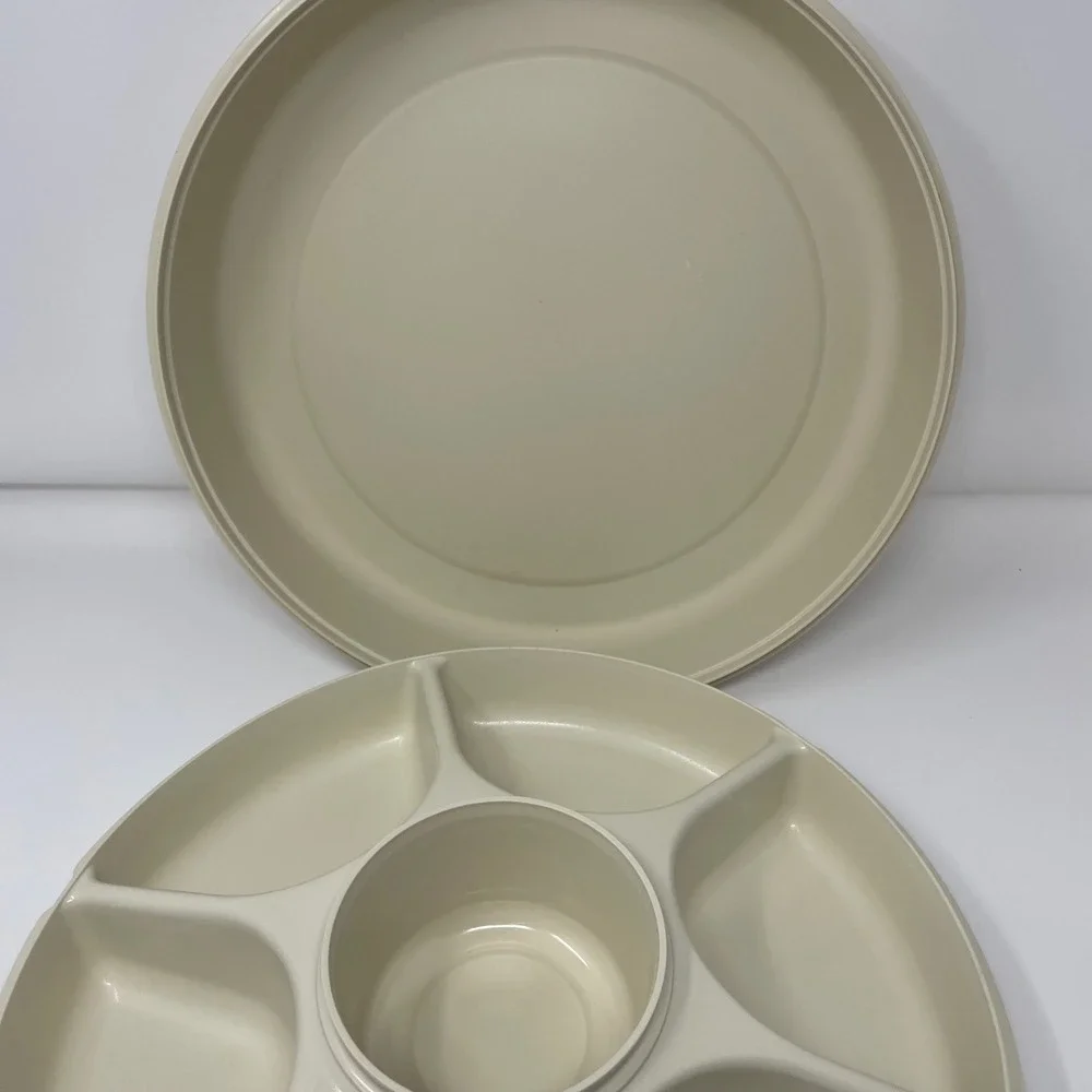 Tupperware Vintage Almond Veggie Tray 1667-10 Serving Platter with Lid 1666 USA